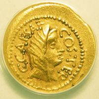JULIUS CAESAR Gold Aureus (46BC)